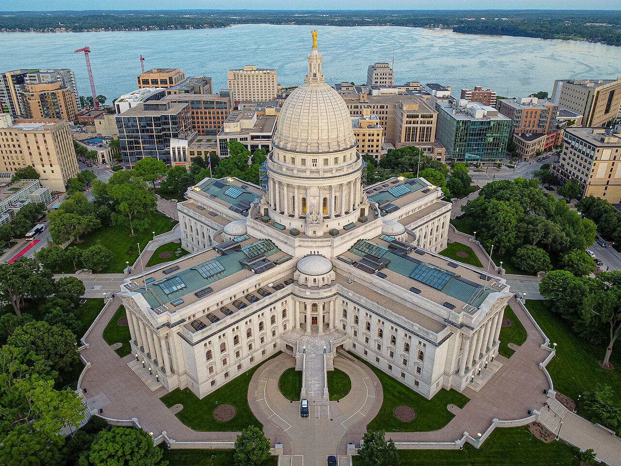 Aerial photo of the Wisconsin Capitol building.