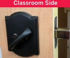 Picture of a thumb turn lock on the hallway side. Has a thumb turn lock.